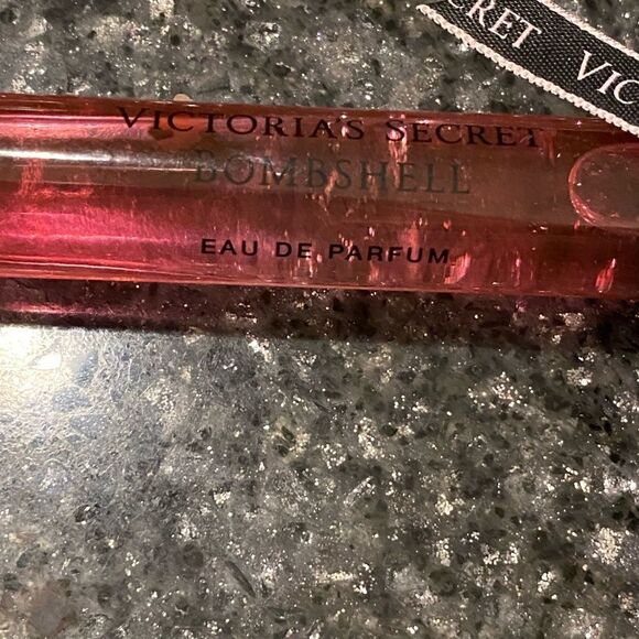 (New) Victoria’s Secret roll on bombshell travel perfume - Picture 4 of 4